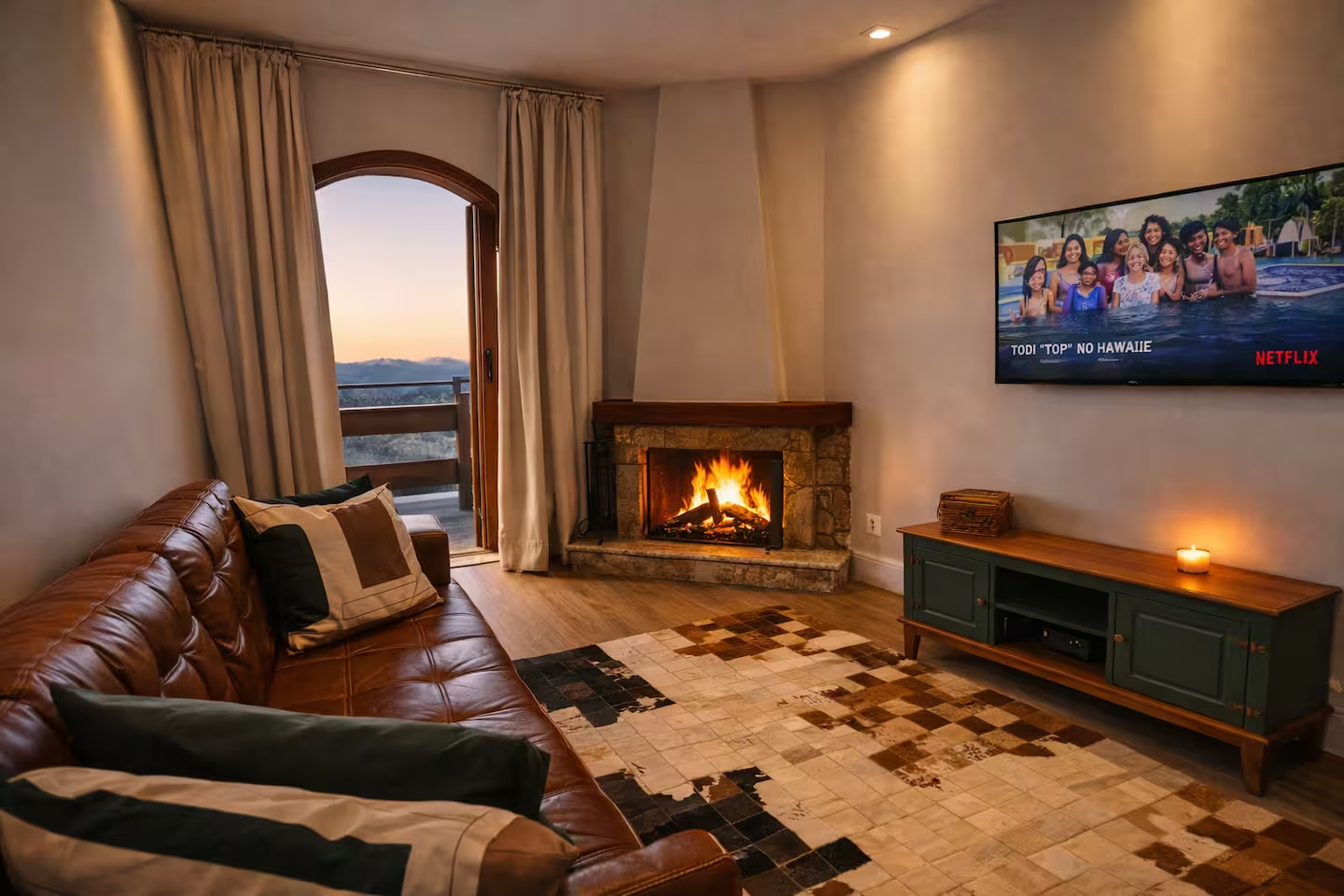 Sala de estar aconchegante com lareira e vista para a varanda