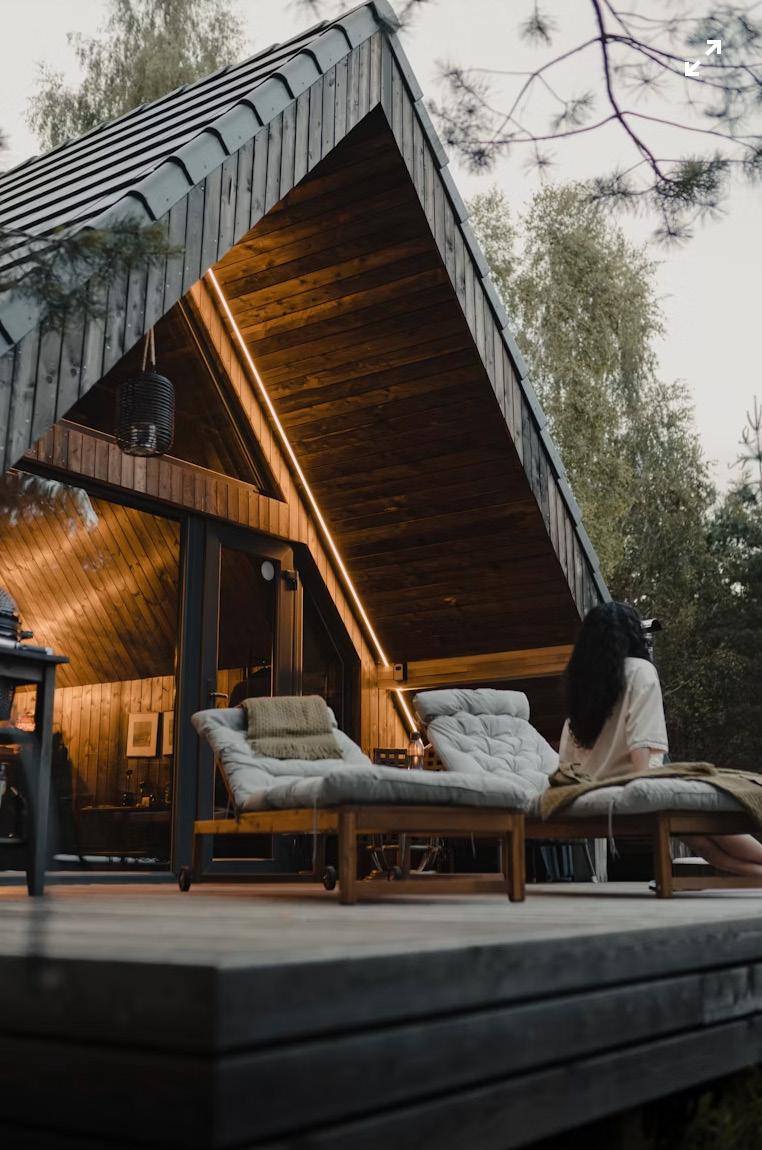 Cabana A-frame ao entardecer — imóvel premium administrado pela Soul Host